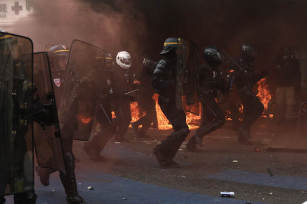 Francia, 540 fermi durante proteste primo maggio