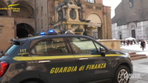 Bologna, controlli della Gdf nei locali della movida
