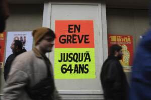 Francia, corteo Primo Maggio a Parigi: scontri a manifestazione contro riforma pensioni
