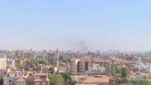 Sudan, colonne di fumo a Khartoum