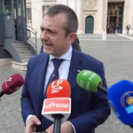 Migranti, Delmastro: “Dalla Francia sgrammaticatura istituzionale”