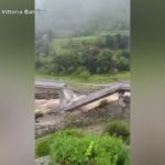 Maltempo, le immagini del crollo di un viadotto nel Cosentino