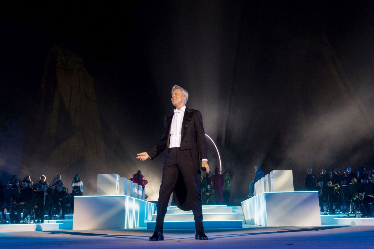 Baglioni dal concerto al cinema: “Ma agli stadi preferisco i teatri”