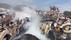 Haiti, incendio devasta un mercato a Petionville