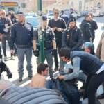 Clima, attivisti di Ultima Generazione nudi in piazza Barberini a Roma