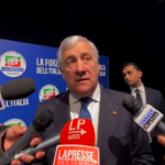 Migranti, Tajani: “Da Francia pugnalata alla schiena”