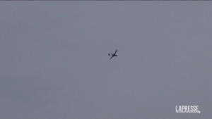 Ucraina, le immagini di un drone che sorvola Kiev