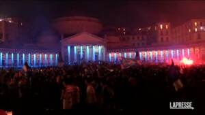 Scudetto Napoli, Piazza del Plebiscito gremita