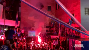 Scudetto Napoli, la festa dei tifosi in largo Maradona
