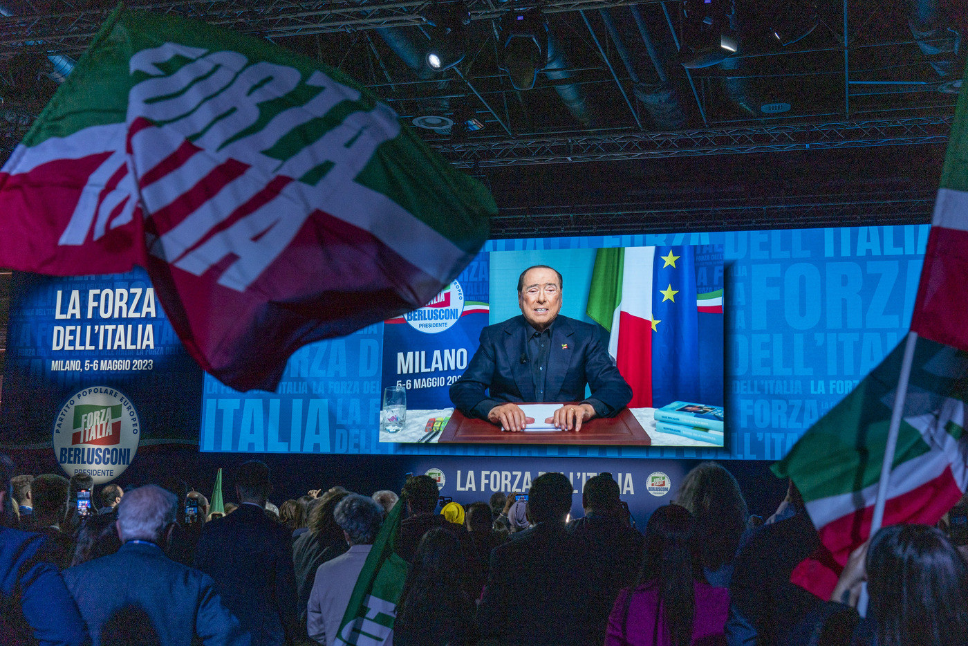 Fi, il messaggio di Berlusconi a convention azzurra: “Qui per voi”