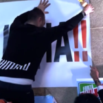 Forza Italia, militanti tolgono striscione pro Ronzulli: “Ci sabotano”