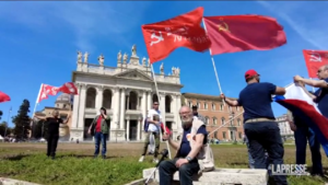 Ucraina, pro-Putin in piazza a Roma: “Qui per celebrare nostra futura vittoria”
