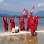 Lago di Garda, la protesta di Extinction Rebellion per il livello delle acque