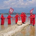 Lago di Garda, azione attivisti clima: arrivano forze dell’ordine