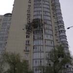 Ucraina, edifici danneggiati a Kiev dopo il raid di droni russi