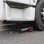 Milano, tir travolge ciclista: muore 55enne