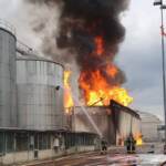 Faenza, maxi incendio ad azienda Caviro