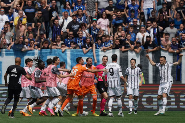 Calcio, cori contro Vlahovic: curva Atalanta chiusa per un turno