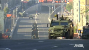 Parata Mosca, veicoli militari verso Piazza Rossa