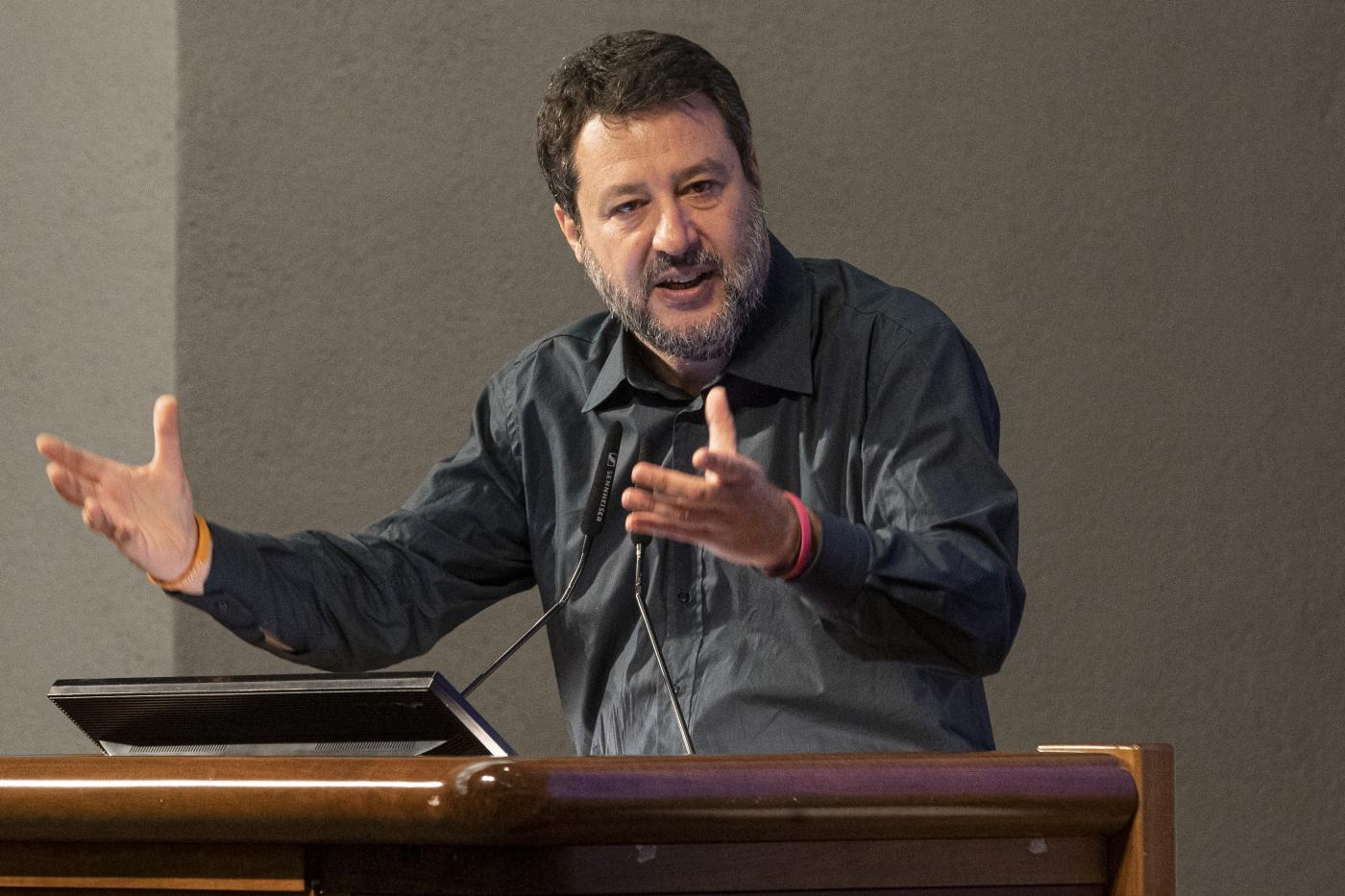 Migranti, Salvini: “Da Francia toni inaccettabili e offensivi”