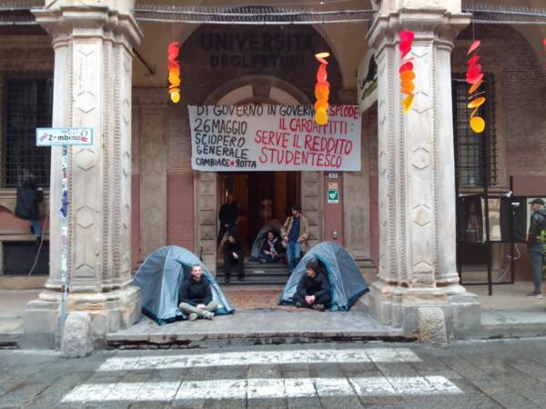 Caro affitti, si allarga protesta studenti: tende anche a Bologna e Torino