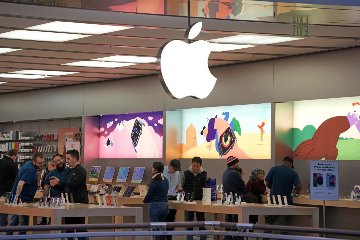 Antitrust, faro su Apple: “Abuso posizione dominante” in mercato app