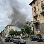 Milano, esplosione in centro: nuvola nera in città