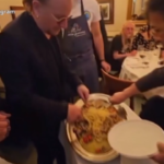 Napoli, Bono festeggia il compleanno in un ristorante del centro