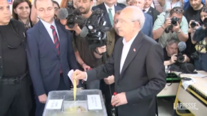 Turchia, Kemal Kilicdaroglu al seggio per votare