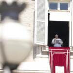 Papa Francesco: “Armi distruggono ogni speranza di pace”