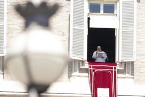 Papa Francesco: “Armi distruggono ogni speranza di pace”