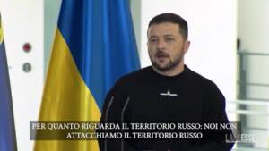 Ucraina, Zelensky: “Non attacchiamo territorio russo, liberiamo nostro”