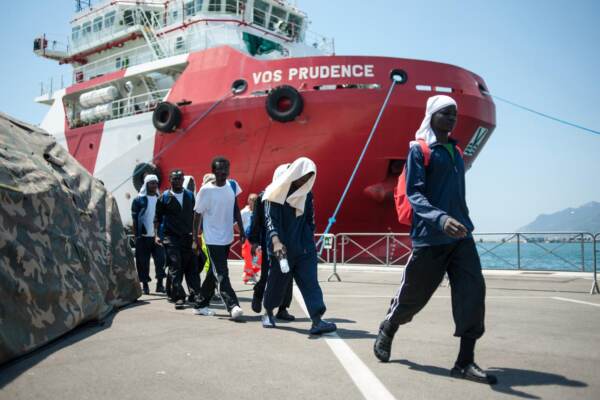 SBARCO MIGRANTI A SALERNO