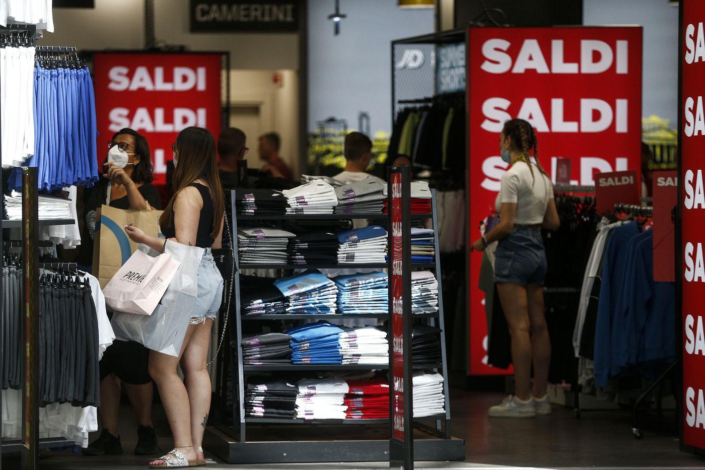 Saldi estivi 2025, le 10 regole d’oro per non farsi fregare