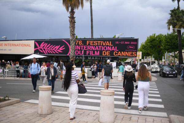 Preparativi a Cannes per inizio Festival del cinema