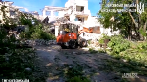 Ucraina, i russi bombardano struttura educativa a Kherson
