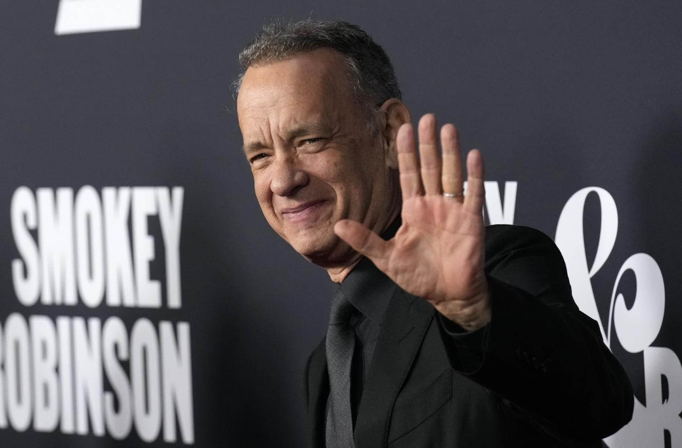 Tecnologia, Tom Hanks ipotizza una carriera infinita con l’intelligenza artificiale