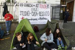 Roma, Studenti con le tende davanti al MIUR