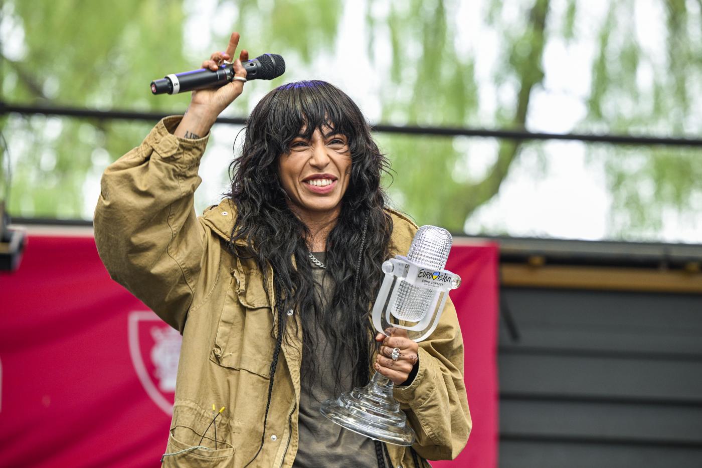 Eurovision, Loreen a casa canta ‘Tattoo’ in centro a Stoccolma