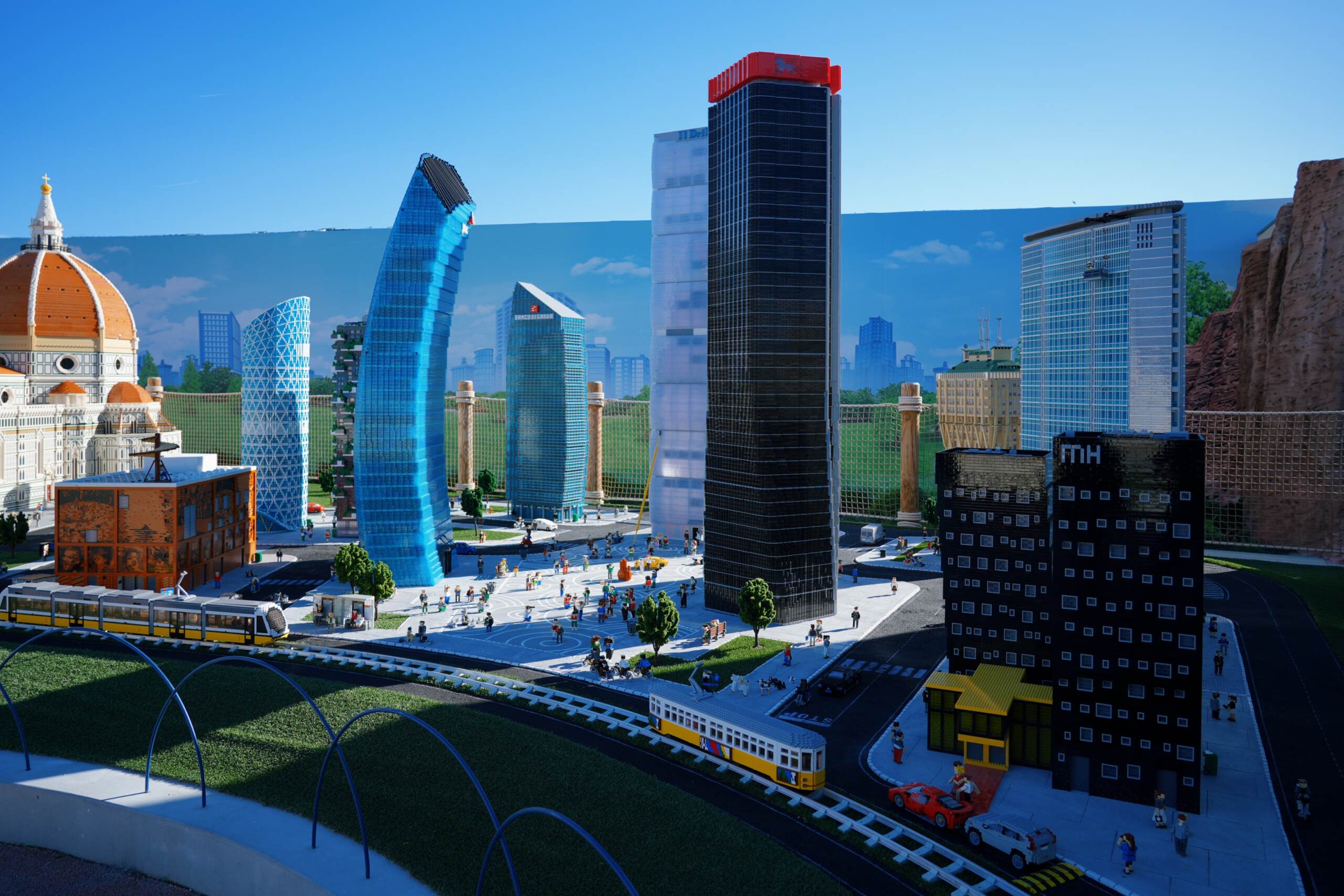 Gardaland, dal 20 riapre Legoland: c’è anche Milano con i mattoncini