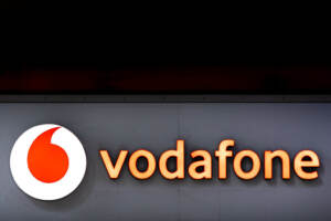 Vodafone, taglio di 11mila posti di lavoro nei prossimi 3 anni
