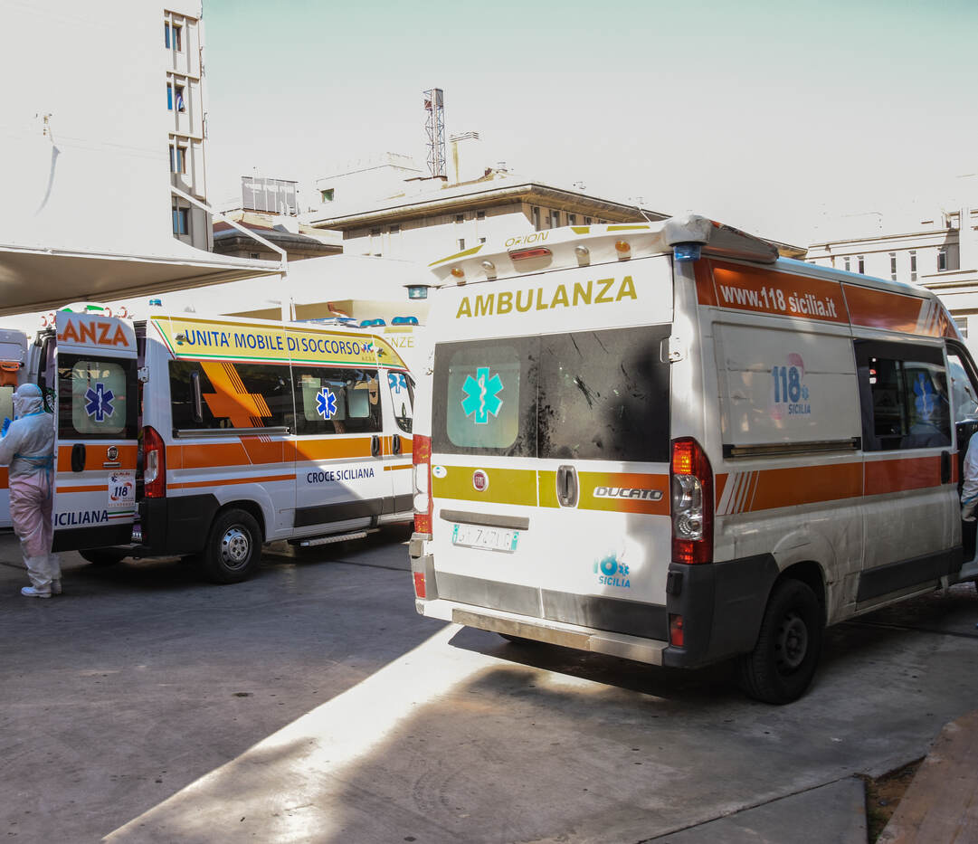 Palermo, 14enne accoltellato: polmone bucato