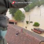 Maltempo, a Faenza 2 persone bloccate sul tetto: salvate da Guardia Costiera