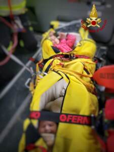 Maltempo, due neonate salvate dai vigili del fuoco