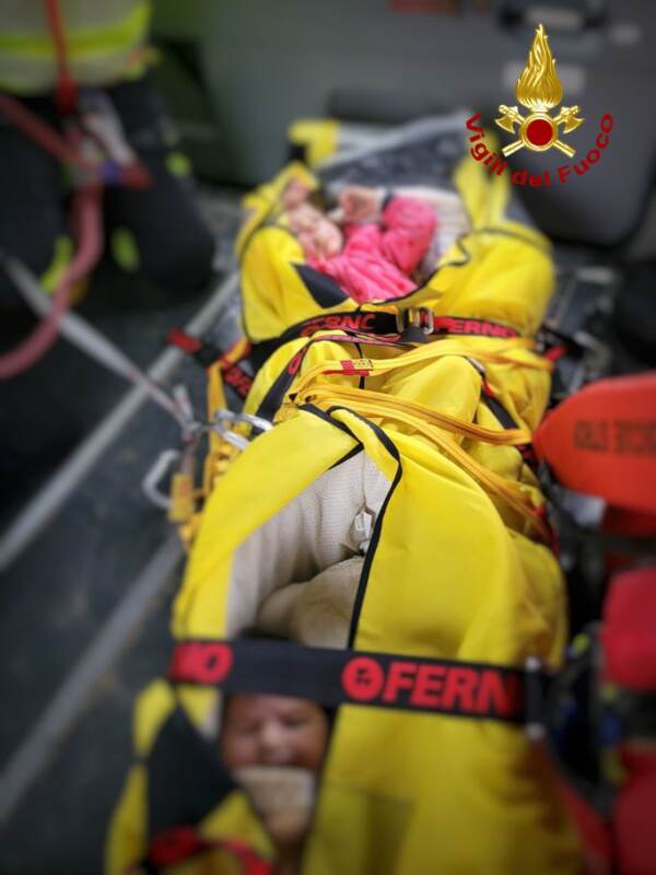 Maltempo, due neonate salvate dai vigili del fuoco