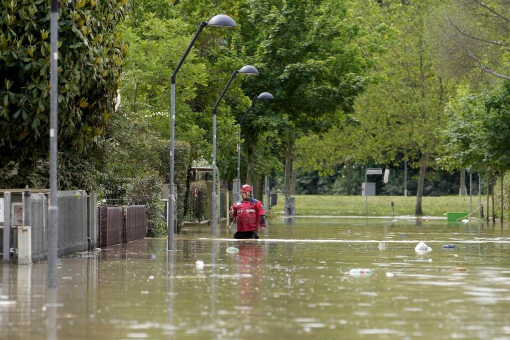 Galleria foto 'Maltempo, Faenza sott’acqua: le foto del disastro' - foto 7
