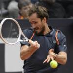 Internazionali tennis, Medvedev vola in semifinale