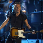 Bruce Springsteen, il concerto si farà: polemica sui social dopo l’ondata di maltempo