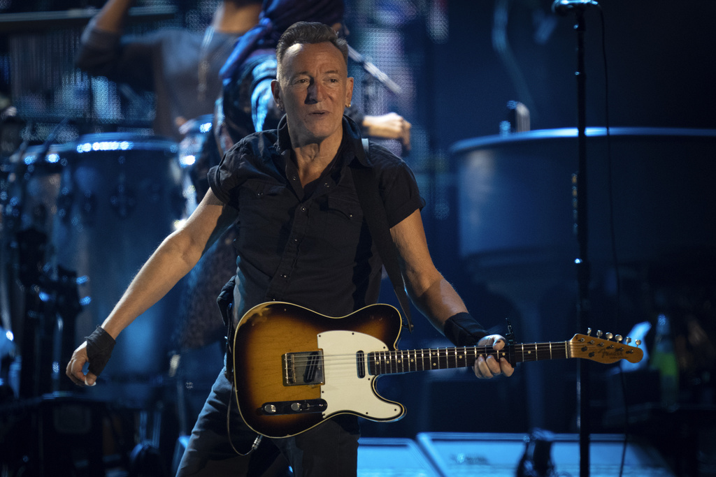 Bruce Springsteen, il concerto si farà: polemica sui social dopo l’ondata di maltempo