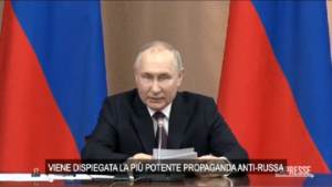 Russia, Putin contro l’Occidente: “Sono degli idioti, fanno di tutto per dividerci”